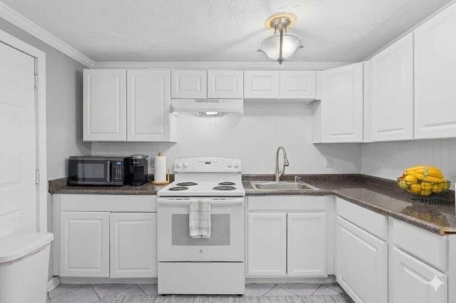 20 Auna Dr 7, Brockton, MA 02301