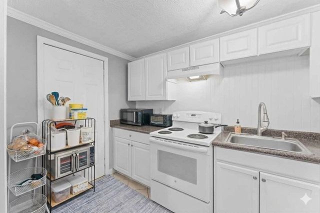 20 Auna Dr 7, Brockton, MA 02301