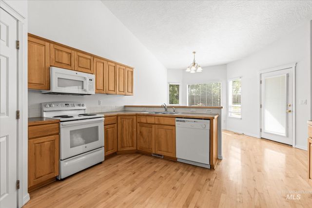 6270 N Sparkford Way, Boise, ID 83713