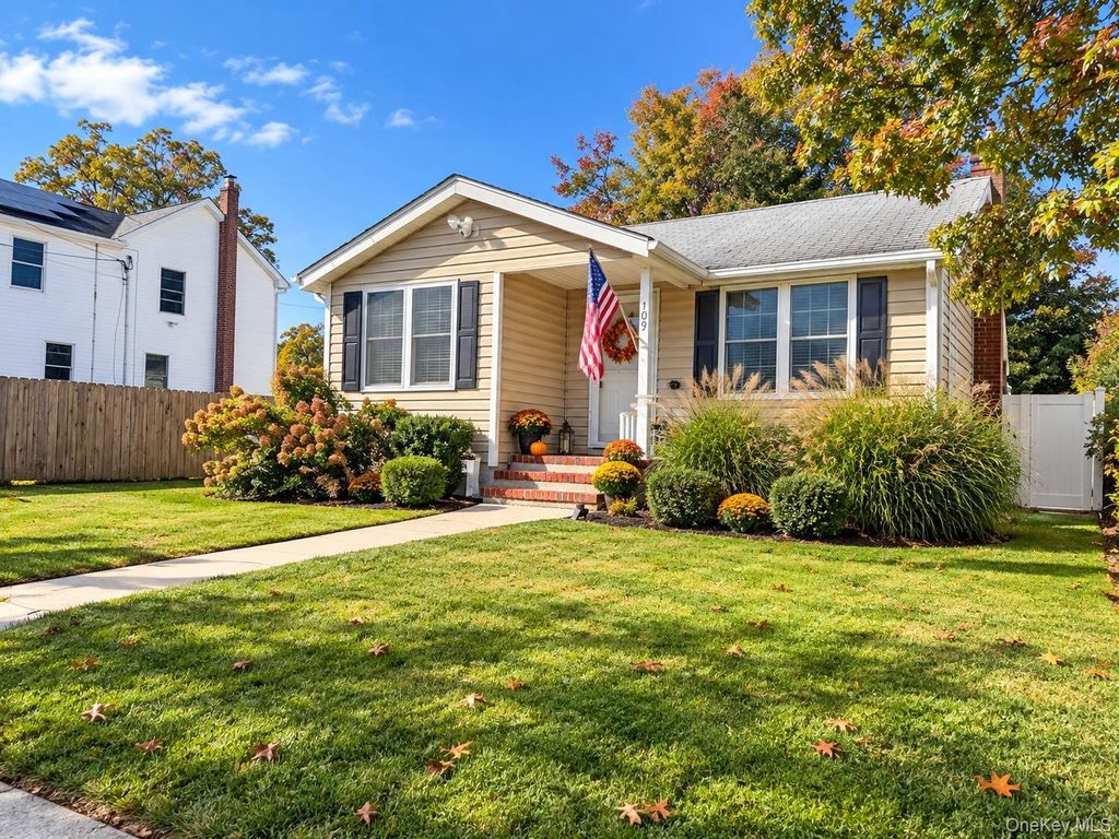 109 Patchogue Avenue, Patchogue, NY 11772 — exterior
