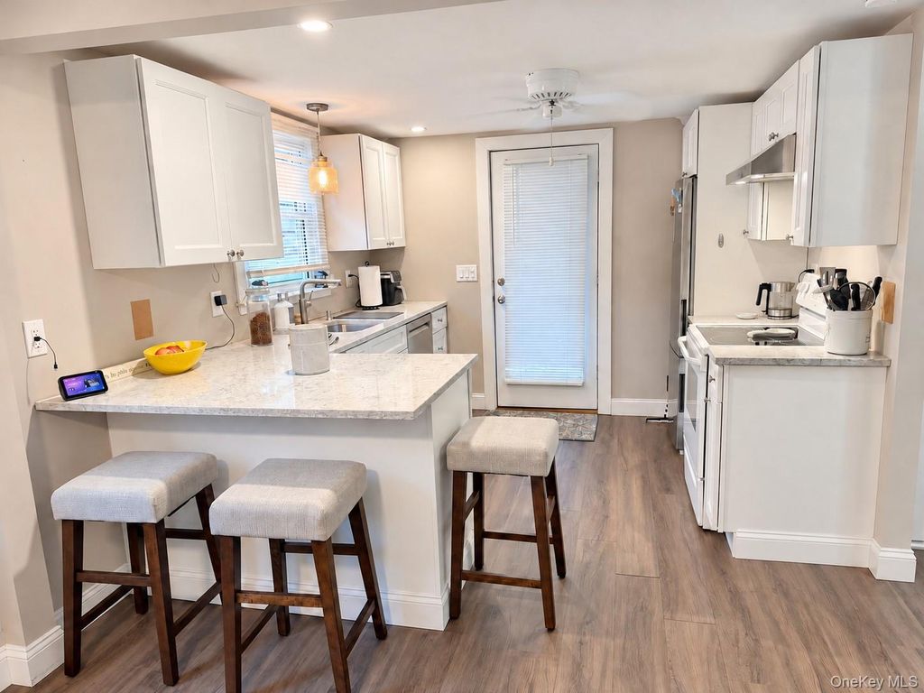 109 Patchogue Avenue, Patchogue, NY 11772 — photo 3