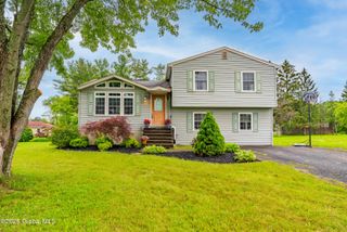 6 Suncrest Drive, Waterford, NY 12188