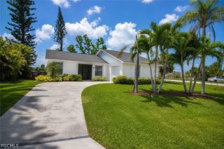 1913 SE 15th PL, Cape Coral, FL 33990
