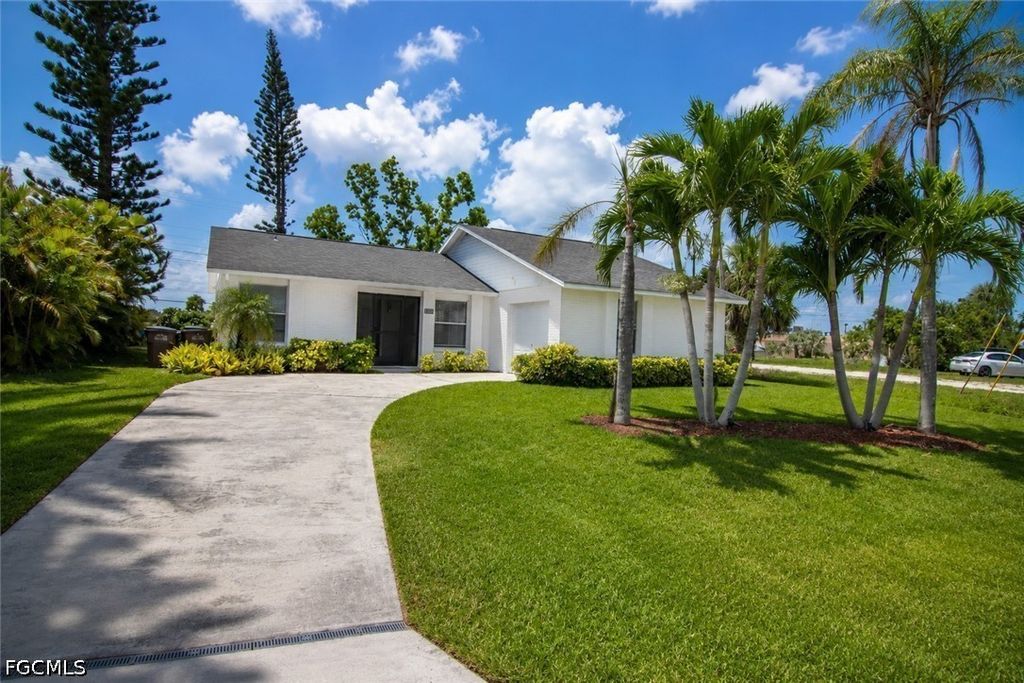 1913 SE 15th PL, Cape Coral, FL 33990