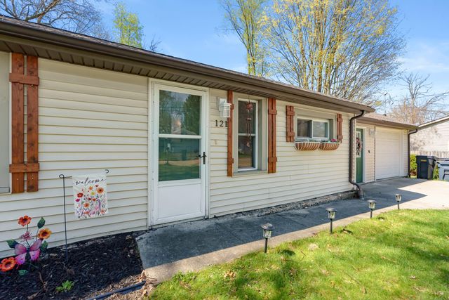 121 Prospect Street, Plainwell, MI 49080
