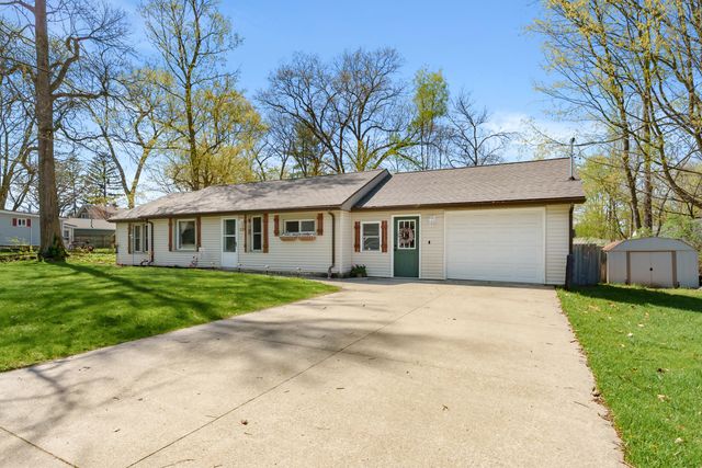 121 Prospect Street, Plainwell, MI 49080