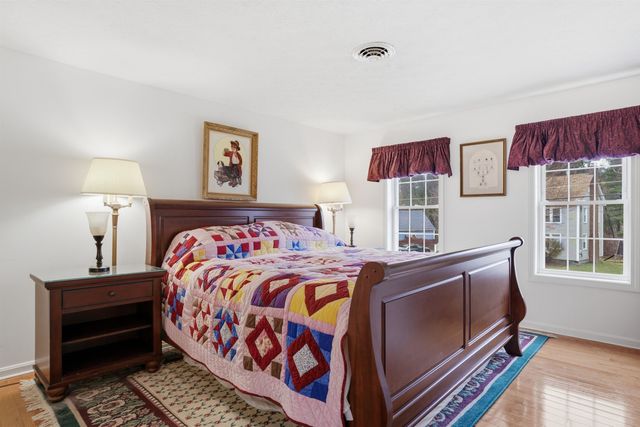 2 Freshwater Court, Nashua, NH 03060