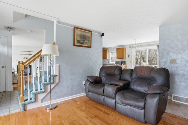 2 Freshwater Court, Nashua, NH 03060