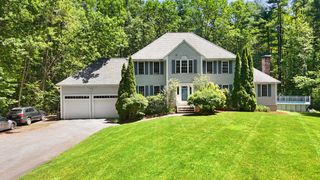 7 Lorraine Drive, Londonderry, NH 03053