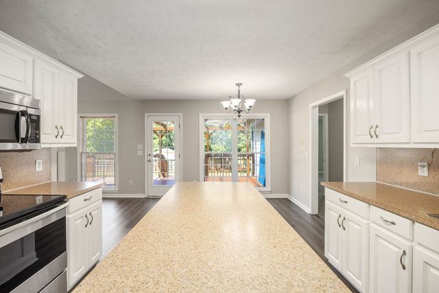 187 Mountain View Road, Hamilton, GA 31811