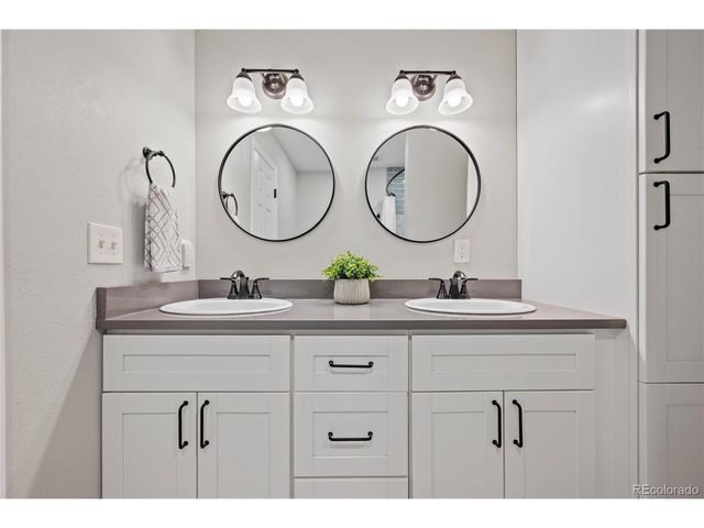 14252 E Hawaii Cir B, Aurora, CO 80012