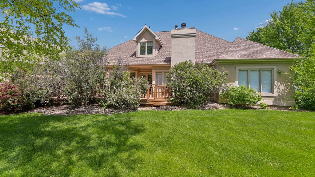 Image 2 of property listing at 2115 Stonington Court, Naperville, IL 60564