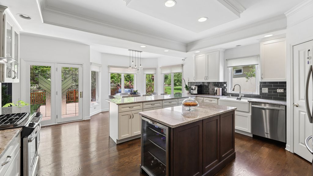 Image 12 of property listing at 2115 Stonington Court, Naperville, IL 60564