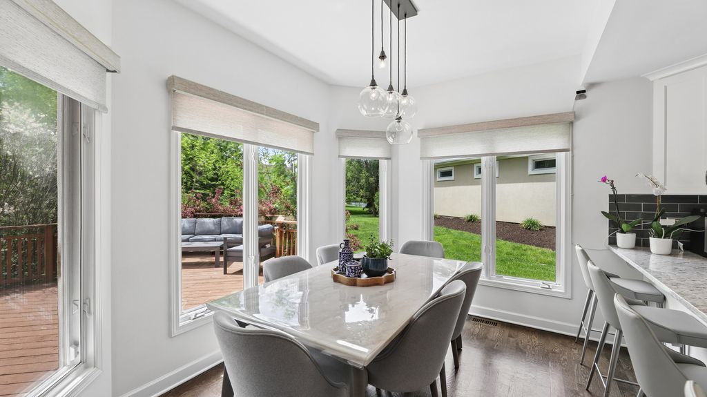 Image 13 of property listing at 2115 Stonington Court, Naperville, IL 60564