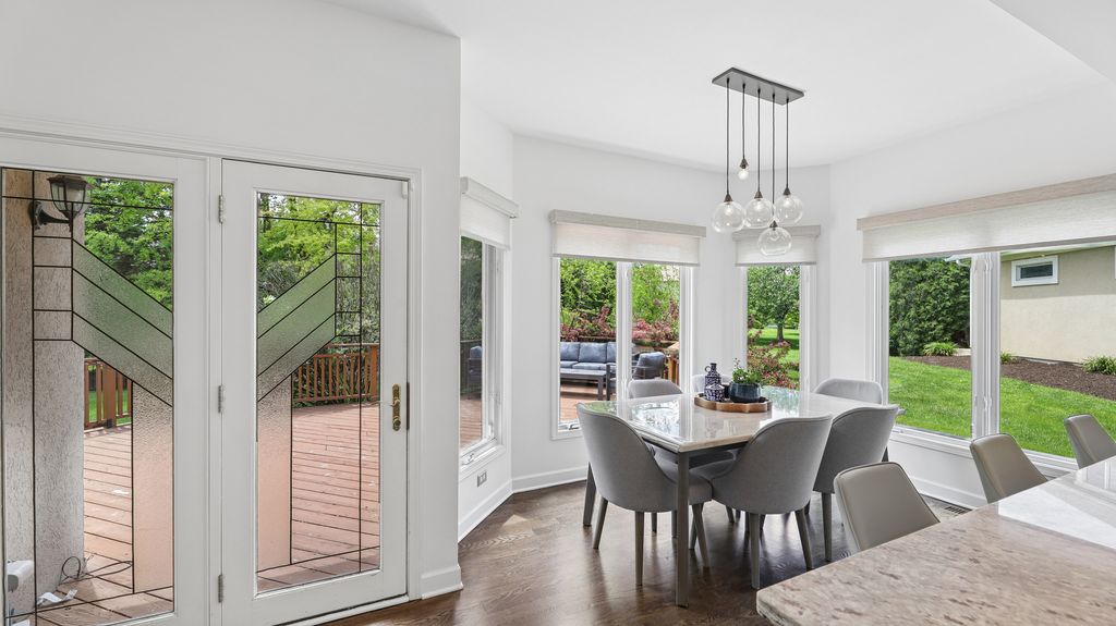 Image 14 of property listing at 2115 Stonington Court, Naperville, IL 60564