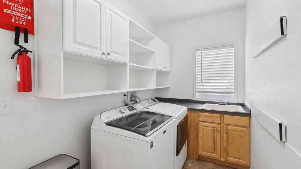 Image 17 of property listing at 2115 Stonington Court, Naperville, IL 60564