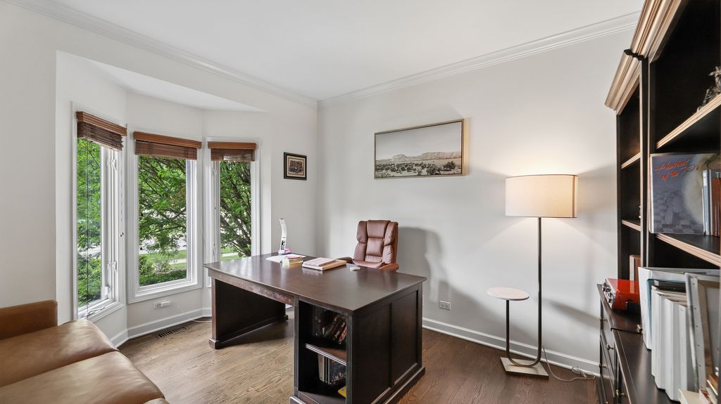 Image 18 of property listing at 2115 Stonington Court, Naperville, IL 60564
