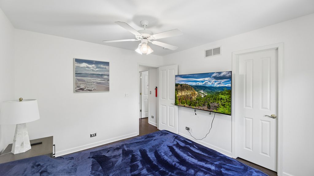Image 29 of property listing at 2115 Stonington Court, Naperville, IL 60564