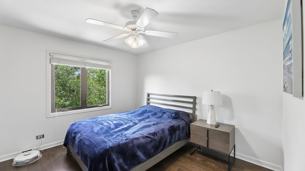 Image 30 of property listing at 2115 Stonington Court, Naperville, IL 60564