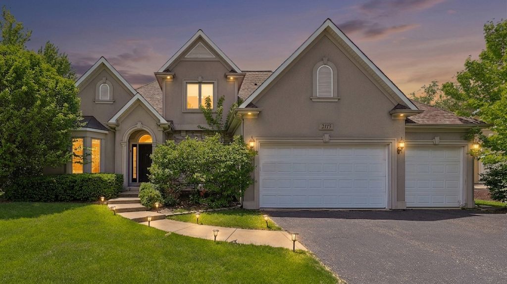 Image 4 of property listing at 2115 Stonington Court, Naperville, IL 60564