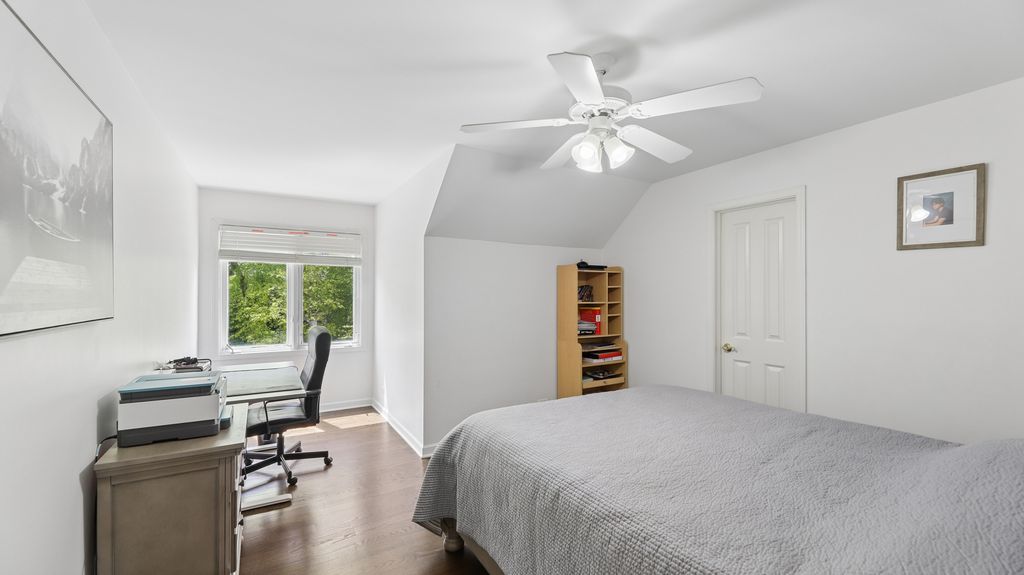 Image 31 of property listing at 2115 Stonington Court, Naperville, IL 60564