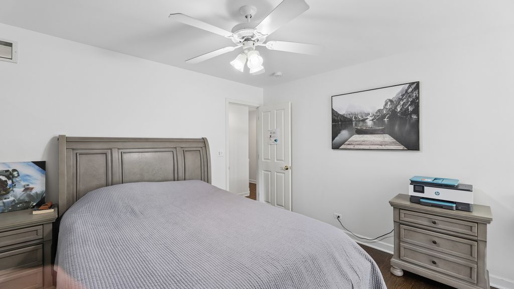 Image 34 of property listing at 2115 Stonington Court, Naperville, IL 60564