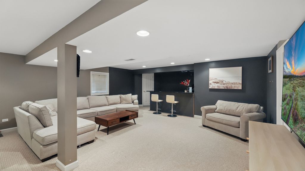 Image 35 of property listing at 2115 Stonington Court, Naperville, IL 60564