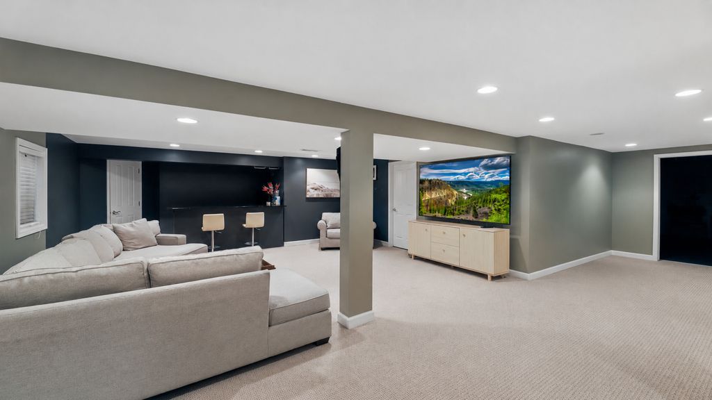 Image 36 of property listing at 2115 Stonington Court, Naperville, IL 60564