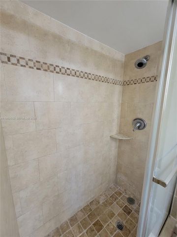 2020 NE 135th St 904, North Miami, FL 33181