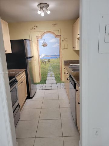 2020 NE 135th St 904, North Miami, FL 33181