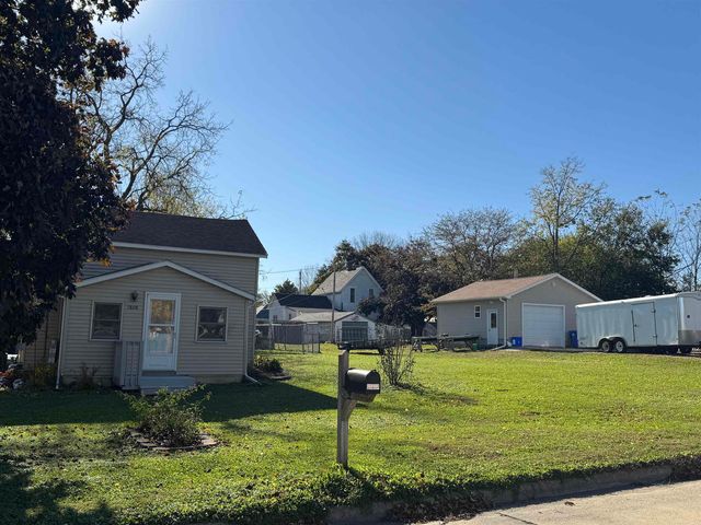 1806 & 1808 Bailey St., Charles City, IA 50616