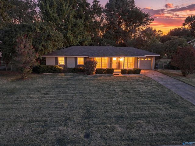 211 Cumberland Drive SE, Huntsville, AL 35803