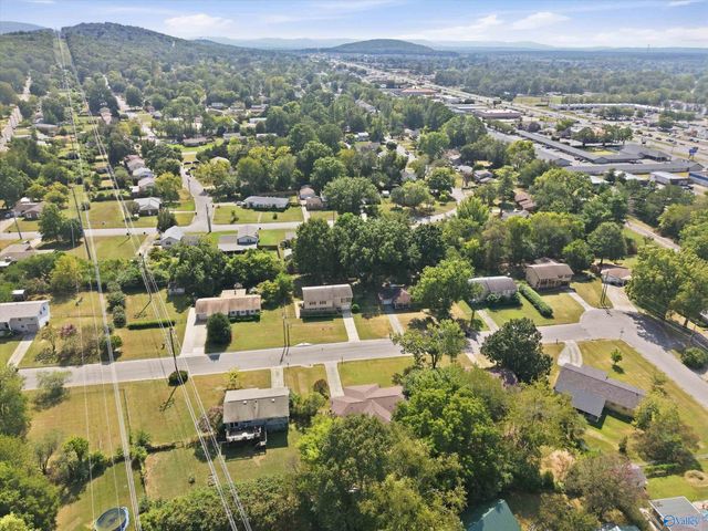 211 Cumberland Drive SE, Huntsville, AL 35803