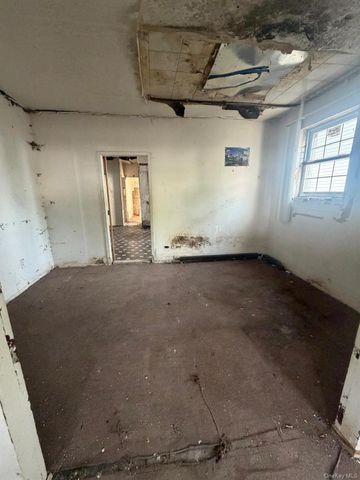 1000 Crescent Street, Brooklyn, NY 11208