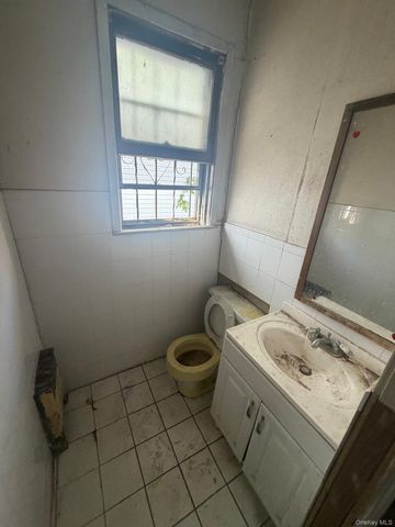 1000 Crescent Street, Brooklyn, NY 11208