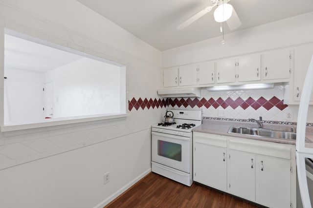 1076 Armstrong Mill Road D, Lexington, KY 40517