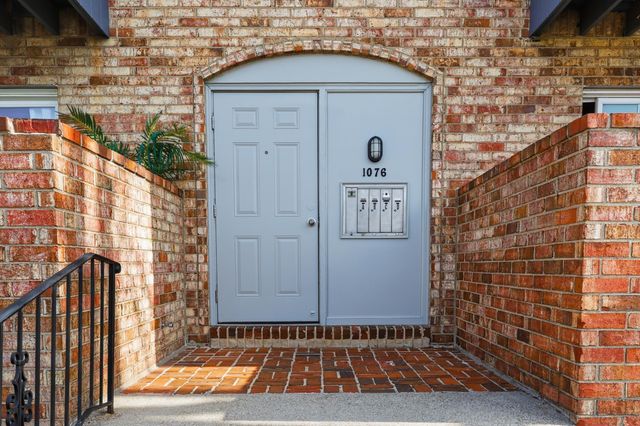 1076 Armstrong Mill Road D, Lexington, KY 40517