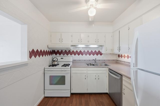 1076 Armstrong Mill Road D, Lexington, KY 40517