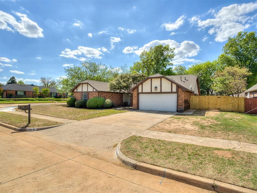 716 Landsdowne Drive, Norman, OK 73072