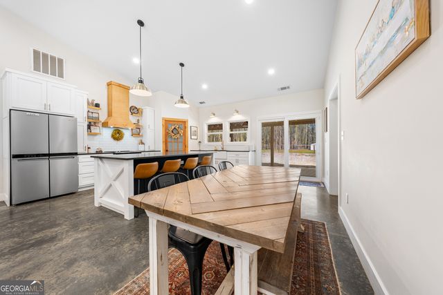 784 Center Of The World Road, Canon, GA 30520