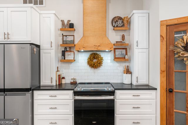 784 Center Of The World Road, Canon, GA 30520