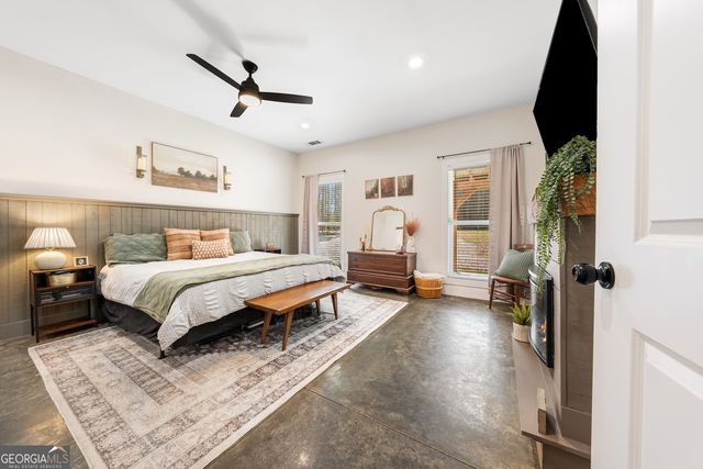 784 Center Of The World Road, Canon, GA 30520