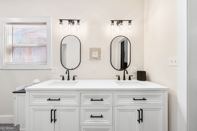 784 Center Of The World Road, Canon, GA 30520