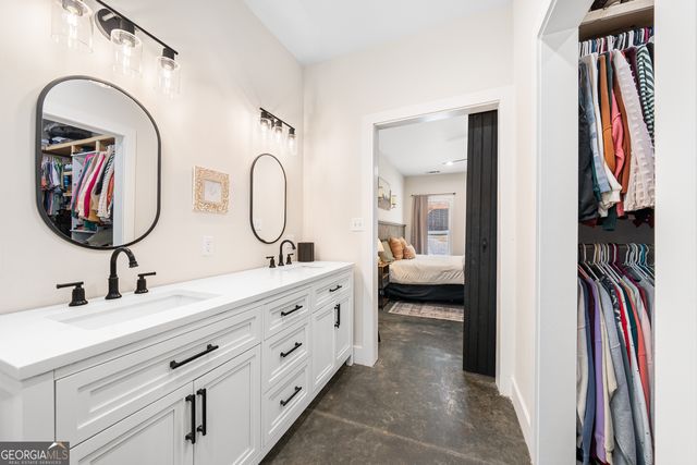 784 Center Of The World Road, Canon, GA 30520