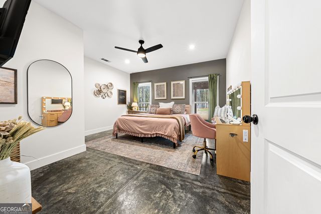 784 Center Of The World Road, Canon, GA 30520