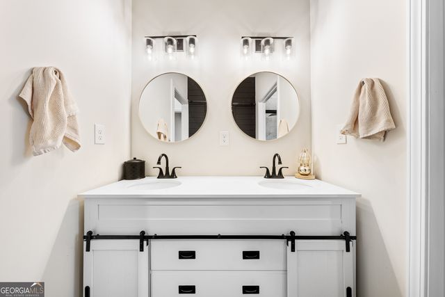 784 Center Of The World Road, Canon, GA 30520