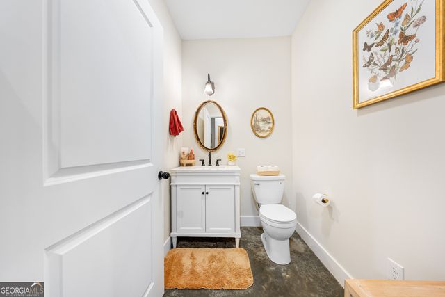 784 Center Of The World Road, Canon, GA 30520