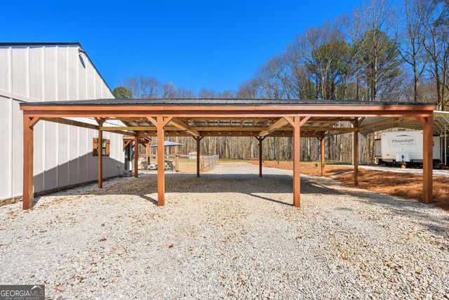 784 Center Of The World Road, Canon, GA 30520