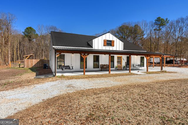 784 Center Of The World Road, Canon, GA 30520