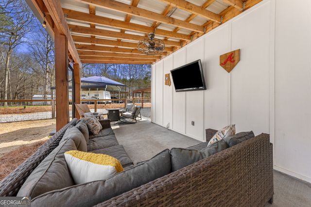 784 Center Of The World Road, Canon, GA 30520